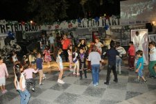 Бакинский уик-энд: ретро-автомобили, музыка, танцы (ФОТО)