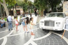 Бакинский уик-энд: ретро-автомобили, музыка, танцы (ФОТО)