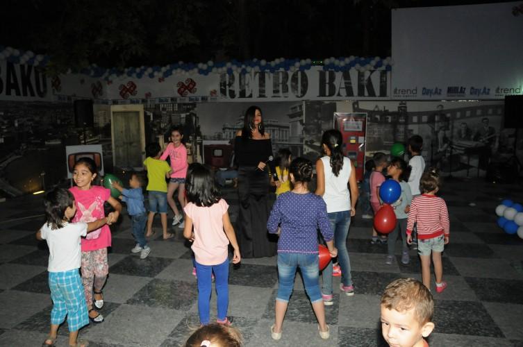 Бакинский уик-энд: ретро-автомобили, музыка, танцы (ФОТО)