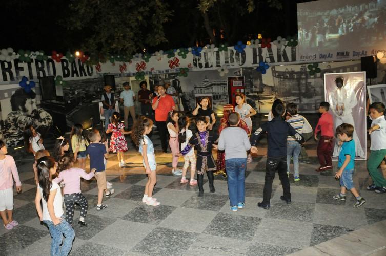 Бакинский уик-энд: ретро-автомобили, музыка, танцы (ФОТО)