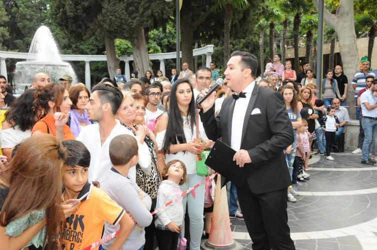 Бакинский уик-энд: ретро-автомобили, музыка, танцы (ФОТО)