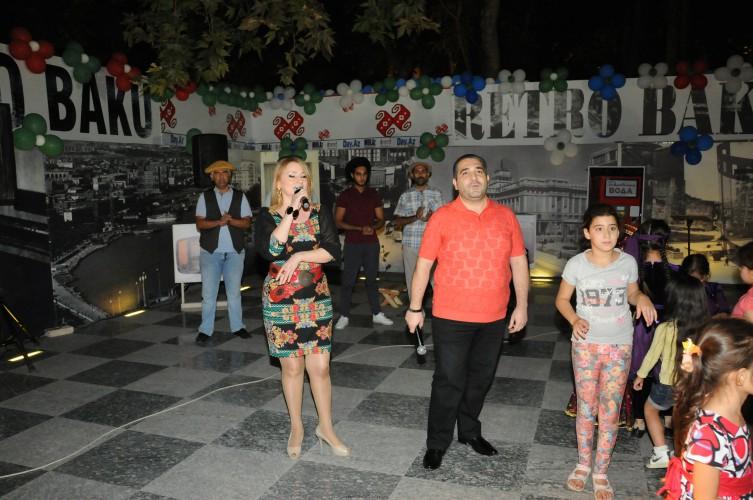 Бакинский уик-энд: ретро-автомобили, музыка, танцы (ФОТО)