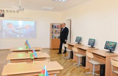 Президент Ильхам Алиев ознакомился с условиями, созданными в школе-лицее номер 261 в Баку (ФОТО)
