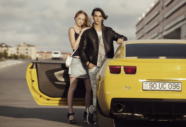 Желтый цвет осени в автомобиле – фотопроект актера Джорджа Гафарова и Кристины Столяренко