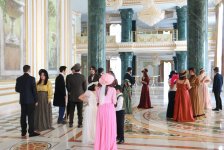 "Аршин мал алан" в необычном клипе  Фидан Гаджиевой и Алескера Алиева  (ФОТО)