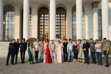 "Аршин мал алан" в необычном клипе  Фидан Гаджиевой и Алескера Алиева  (ФОТО)