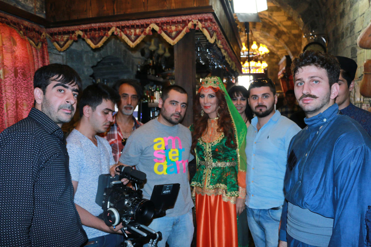 "Аршин мал алан" в необычном клипе  Фидан Гаджиевой и Алескера Алиева  (ФОТО)