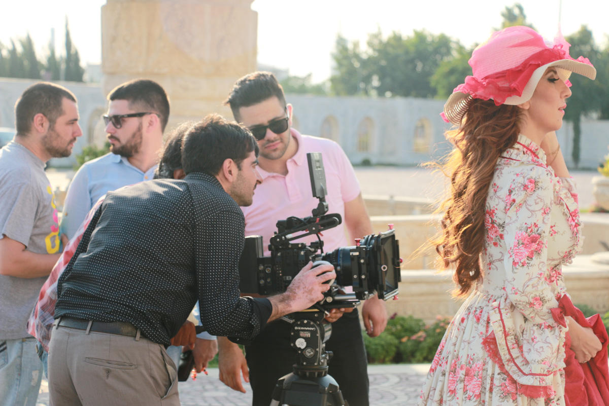 "Аршин мал алан" в необычном клипе  Фидан Гаджиевой и Алескера Алиева  (ФОТО)