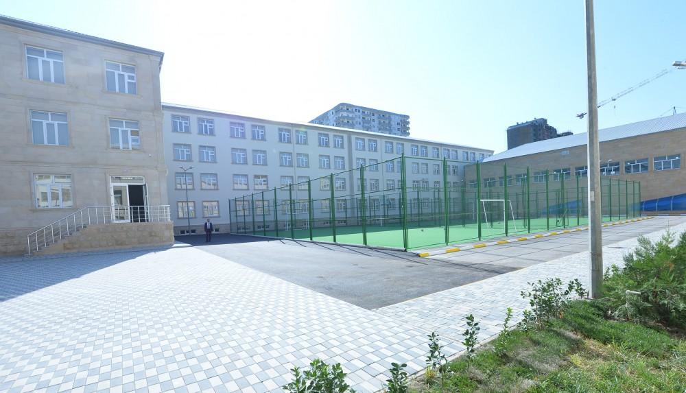 Президент Ильхам Алиев ознакомился с условиями, созданными в новом учебном корпусе средней школы в Баку (ФОТО)