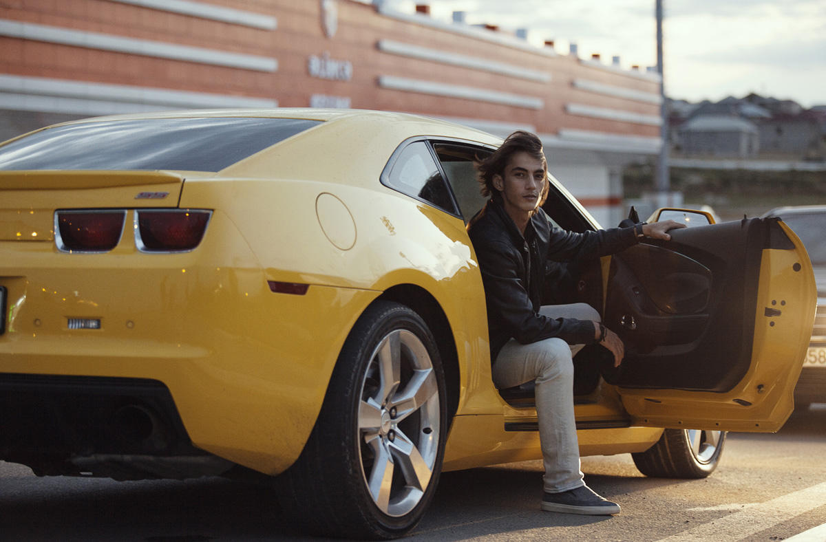 Желтый цвет осени в автомобиле – фотопроект актера Джорджа Гафарова и Кристины Столяренко