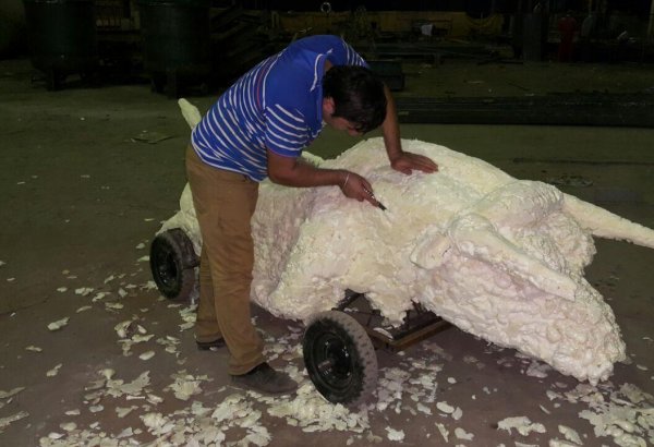 "Bull & Co" готовится к гонке драндулетов в Баку: " По краям сено и ... наш бык" (ФОТО)