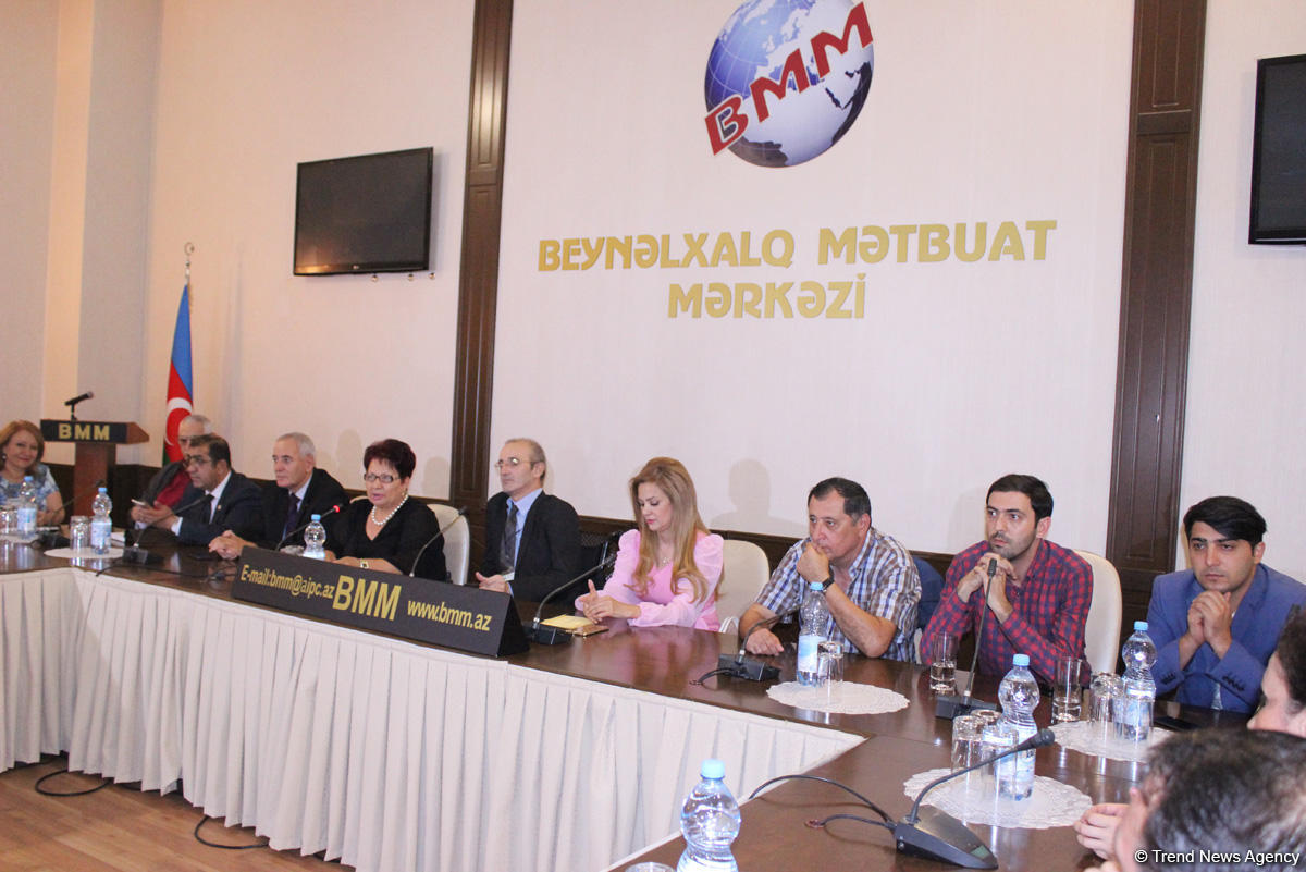 Мысли на берегу Каспия: Севиндж Тофигггызы презентовала клип "Жизнь прекрасна" (ВИДЕО, ФОТО)