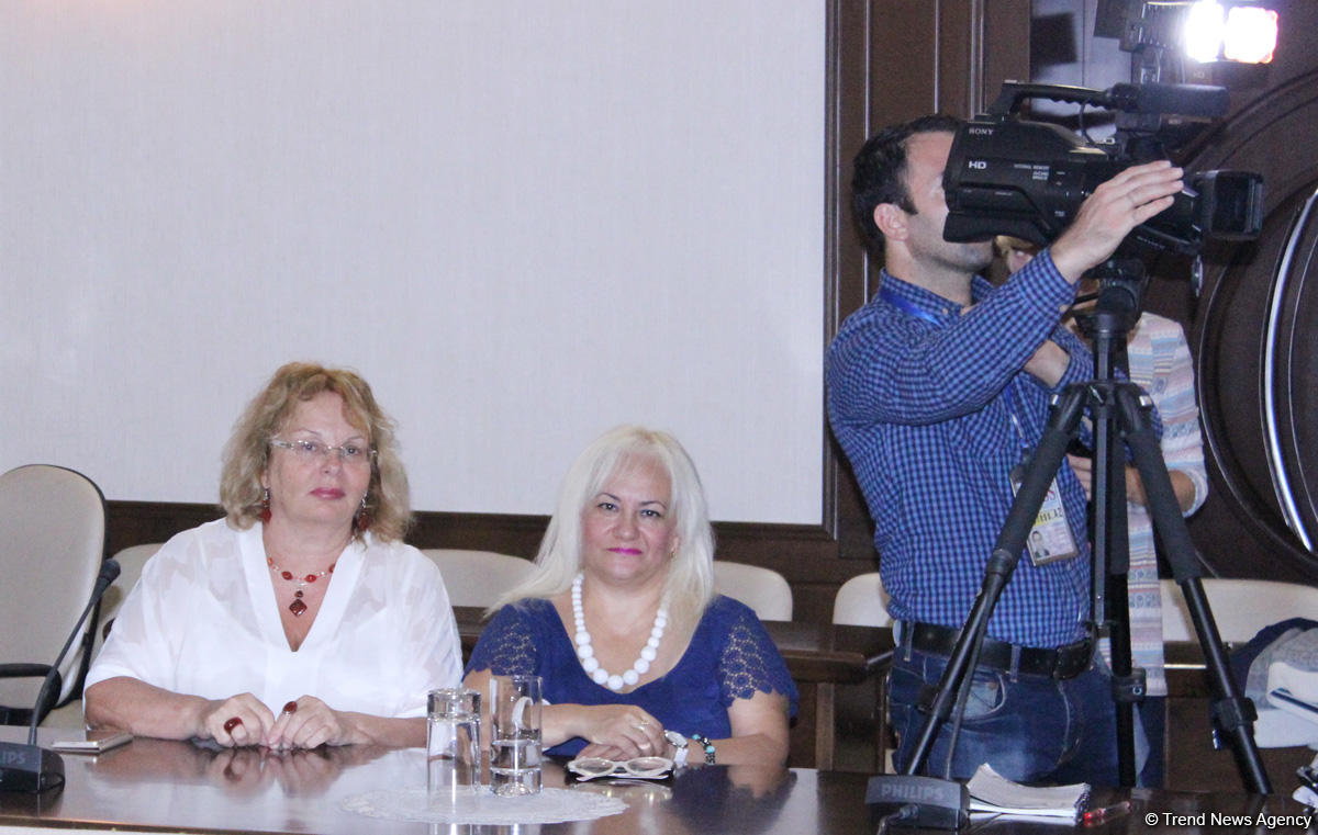 Мысли на берегу Каспия: Севиндж Тофигггызы презентовала клип "Жизнь прекрасна" (ВИДЕО, ФОТО)