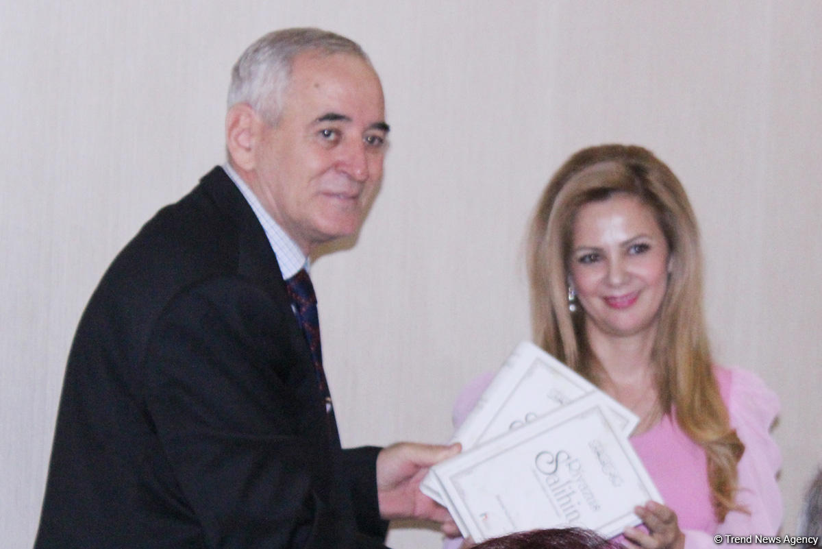 Мысли на берегу Каспия: Севиндж Тофигггызы презентовала клип "Жизнь прекрасна" (ВИДЕО, ФОТО)