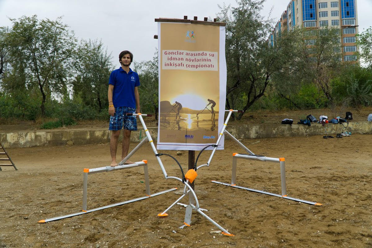 Такого в Азербайджане еще не было! Как парить на воде при помощи мускул и крыльев (ФОТО)