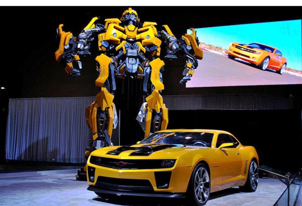 Трансформер Bumblebee  азербайджанского актера (ВИДЕО)
