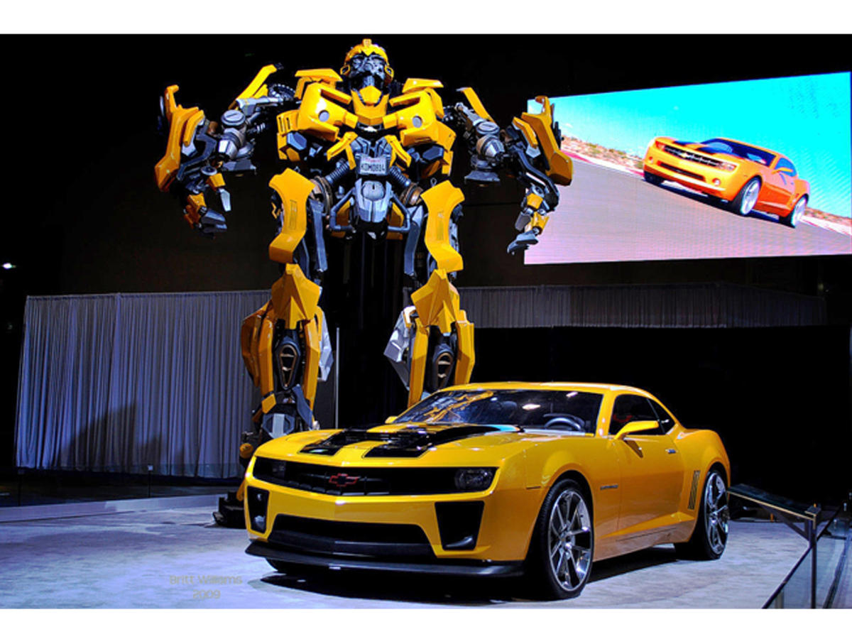 Трансформер Bumblebee  азербайджанского актера (ВИДЕО)