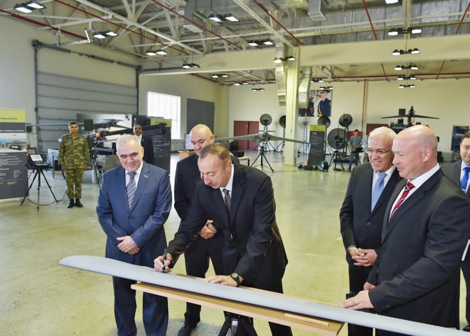 Президент Азербайджана Ильхам Алиев принял участие в презентации беспилотника “Zərbə” (ФОТО)