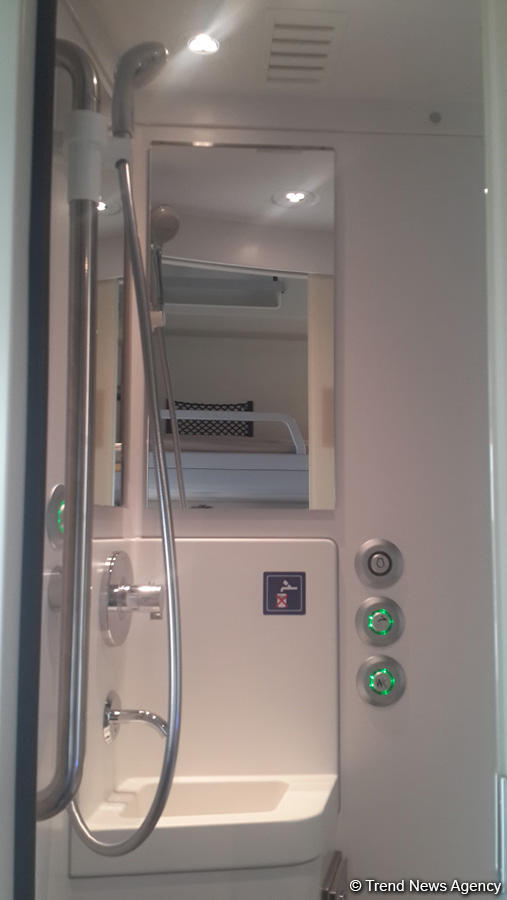 Презентован пассажирский вагон для  железной дороги Баку-Тбилиси-Карс (ФОТО)