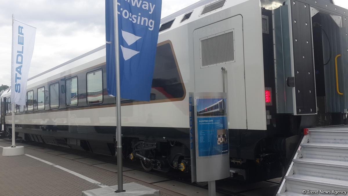 Презентован пассажирский вагон для  железной дороги Баку-Тбилиси-Карс (ФОТО)