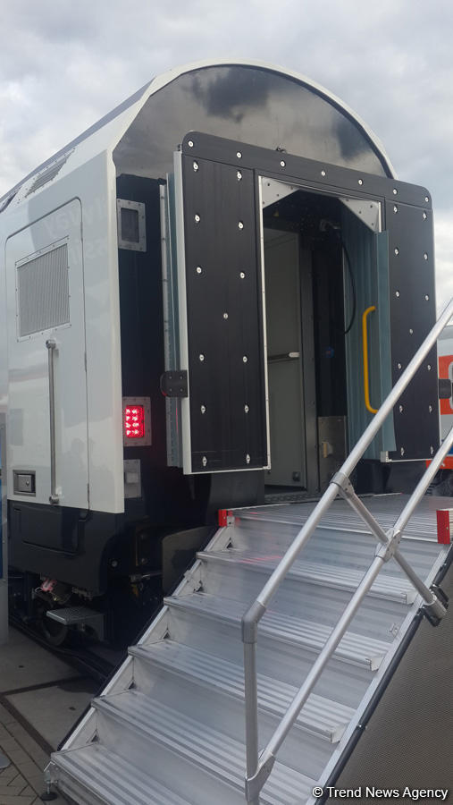 Презентован пассажирский вагон для  железной дороги Баку-Тбилиси-Карс (ФОТО)