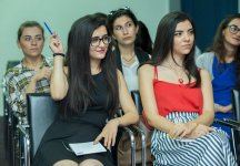 В Азербайджане стартовал проект "Клуб интересов и юридического просвещения молодых журналистов" (ФОТО)