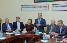 В Баку состоялась презентация романа Соны Велиевой «Путь, ведущий к свету»  (ФОТО)