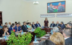 В Баку состоялась презентация романа Соны Велиевой «Путь, ведущий к свету»  (ФОТО)