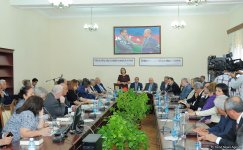 В Баку состоялась презентация романа Соны Велиевой «Путь, ведущий к свету»  (ФОТО)