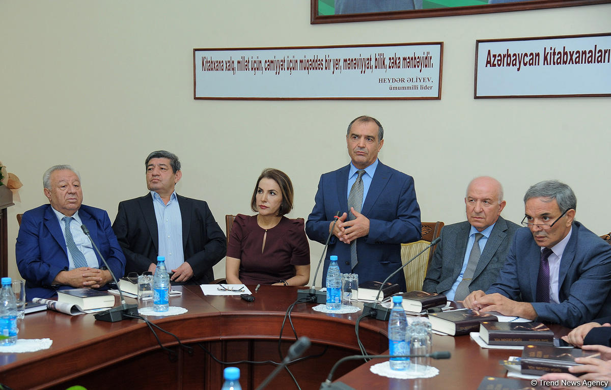 В Баку состоялась презентация романа Соны Велиевой «Путь, ведущий к свету»  (ФОТО)