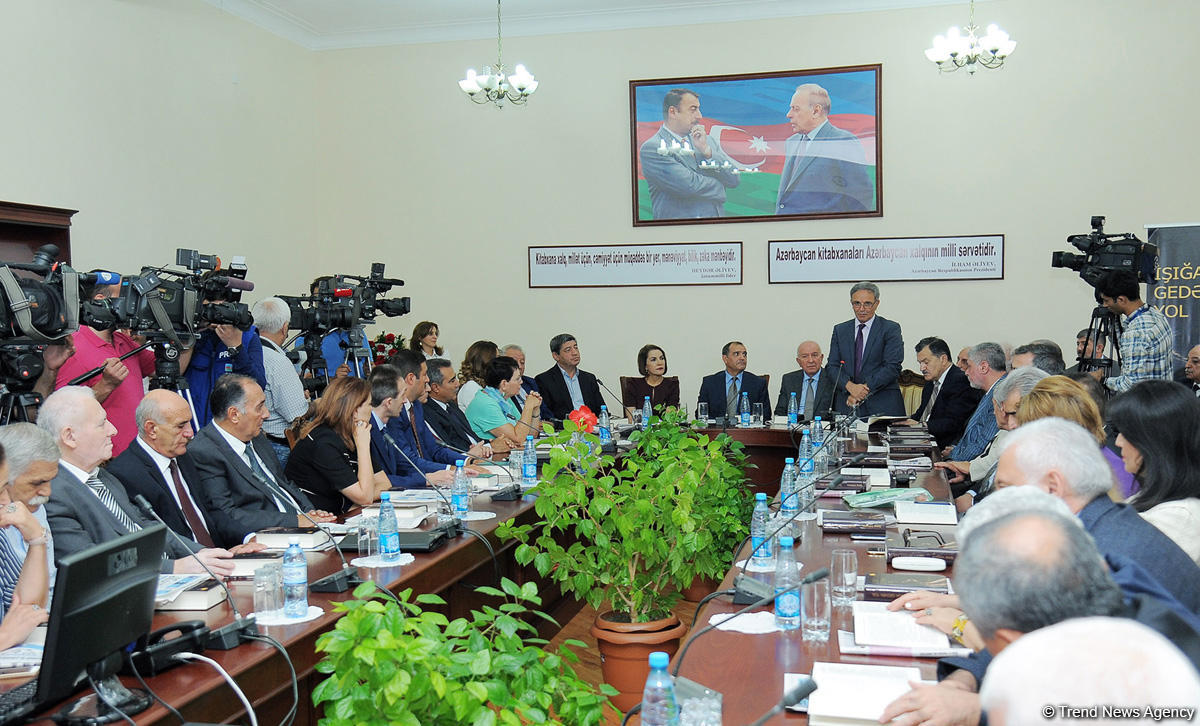 В Баку состоялась презентация романа Соны Велиевой «Путь, ведущий к свету»  (ФОТО)