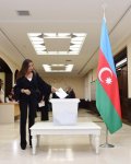 Президент Азербайджана и его супруга проголосовали на референдуме по изменениям и дополнениям в Конституцию (ФОТО)