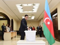 Президент Азербайджана и его супруга проголосовали на референдуме по изменениям и дополнениям в Конституцию (ФОТО)