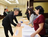 Президент Азербайджана и его супруга проголосовали на референдуме по изменениям и дополнениям в Конституцию (ФОТО)