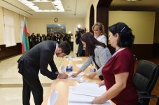 Президент Азербайджана и его супруга проголосовали на референдуме по изменениям и дополнениям в Конституцию (ФОТО)