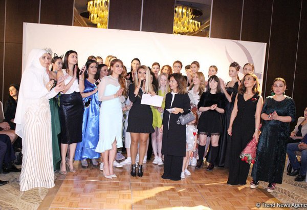 Красочное дефиле Hadije в Баку – певец Замиг Гусейнов стал дизайнером (ФОТО)