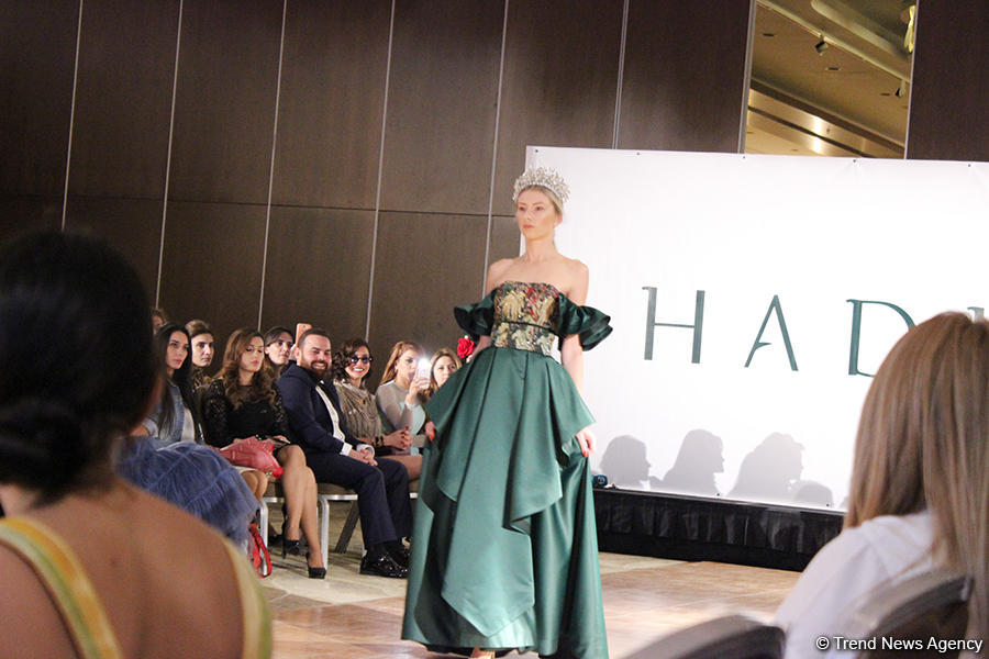 Красочное дефиле Hadije в Баку – певец Замиг Гусейнов стал дизайнером (ФОТО)