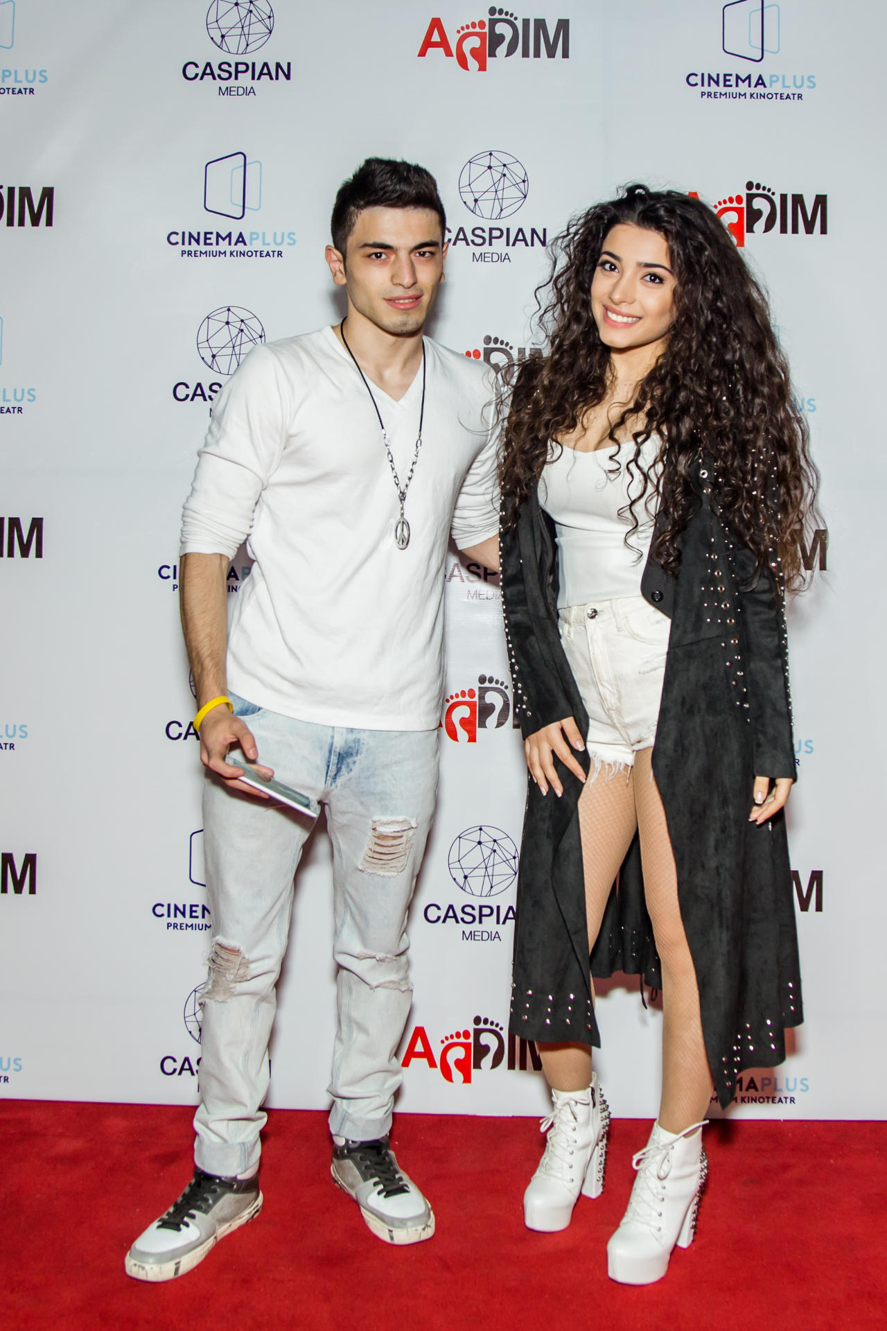 Сямра Рагимли стала звездным гостем на премьере фильма "Сноуден" (ФОТО)