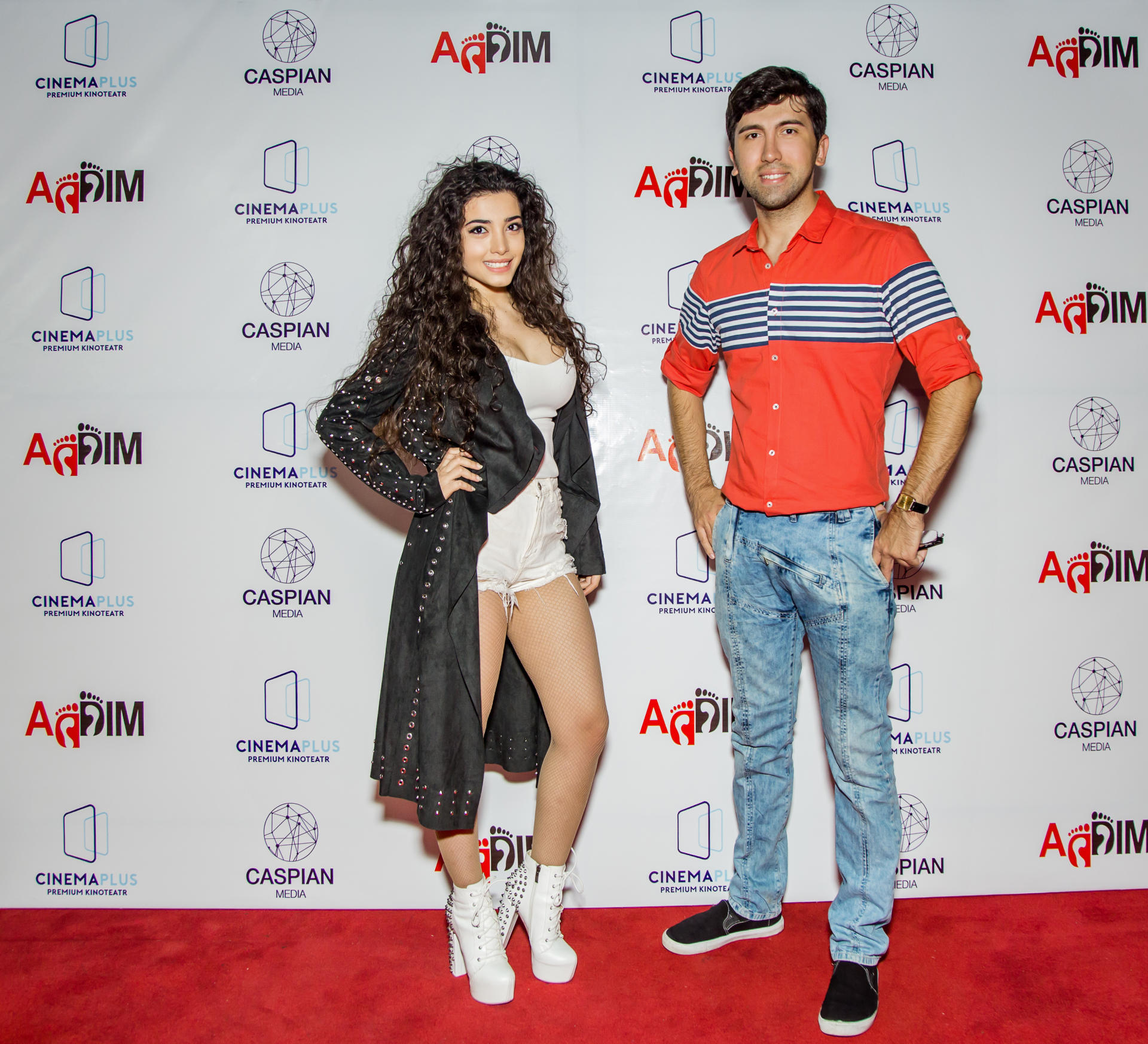 Сямра Рагимли стала звездным гостем на премьере фильма "Сноуден" (ФОТО)