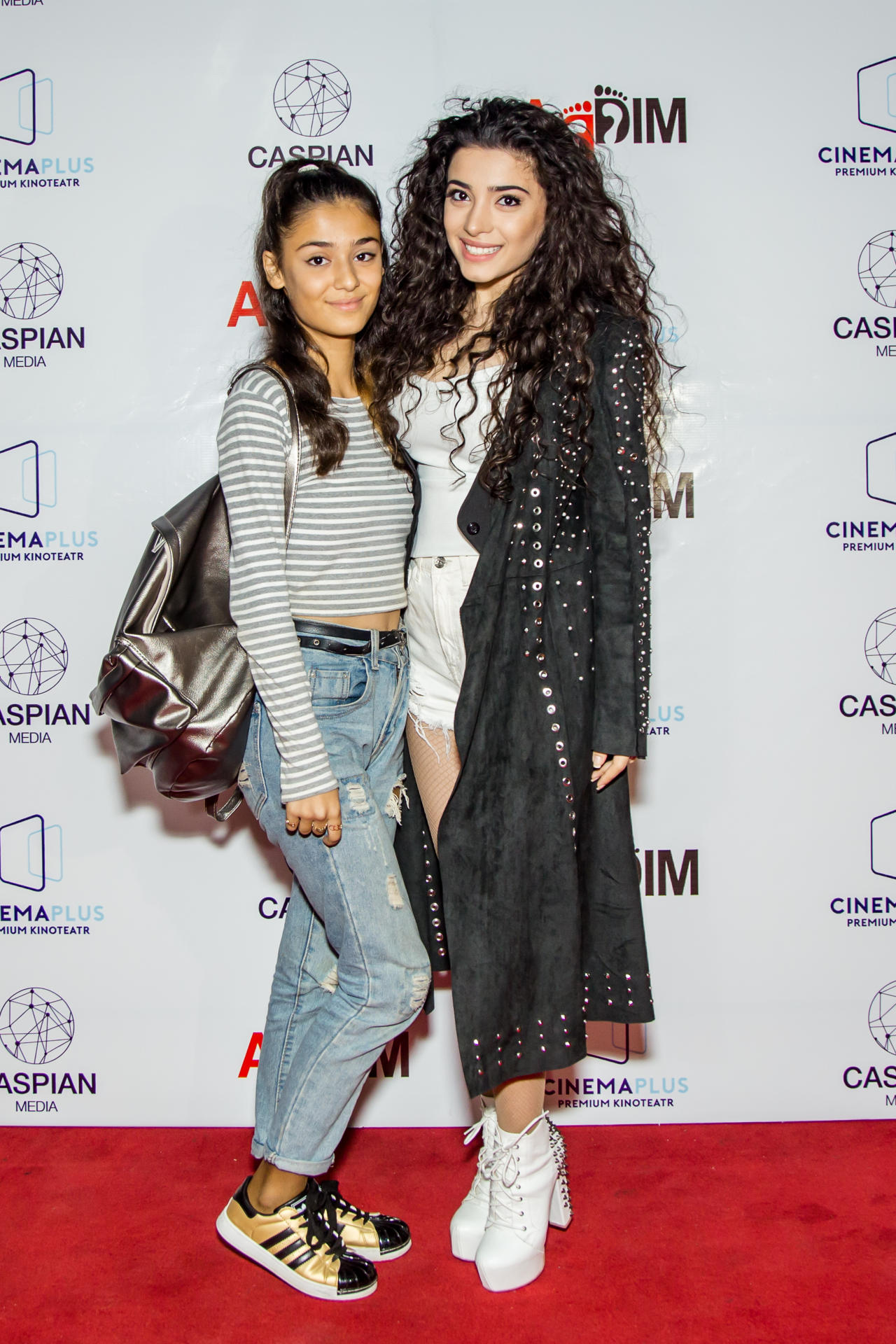 Сямра Рагимли стала звездным гостем на премьере фильма "Сноуден" (ФОТО)