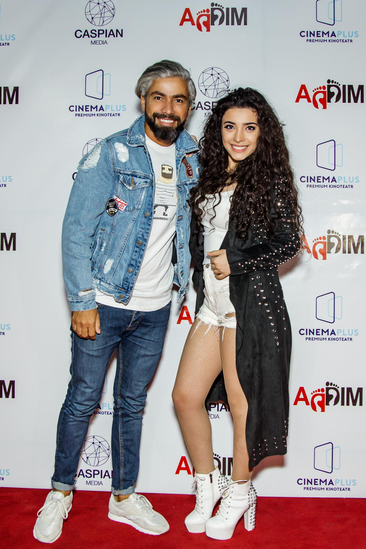 Сямра Рагимли стала звездным гостем на премьере фильма "Сноуден" (ФОТО)