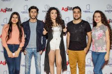 Сямра Рагимли стала звездным гостем на премьере фильма "Сноуден" (ФОТО)