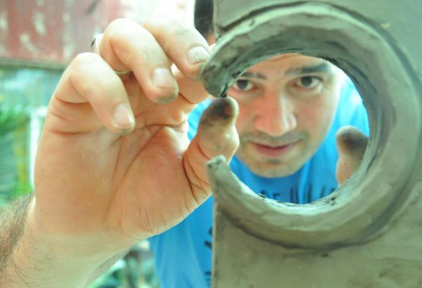 Глина в руках мастера и молодежи, шашлыки и чай с чабрецом  – под осенним небом Баку (ФОТО)