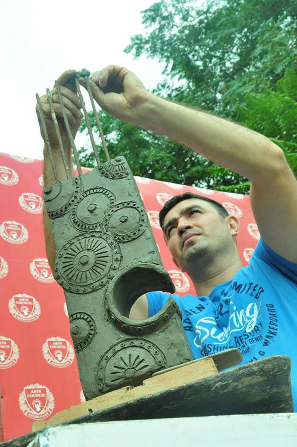 Глина в руках мастера и молодежи, шашлыки и чай с чабрецом  – под осенним небом Баку (ФОТО)