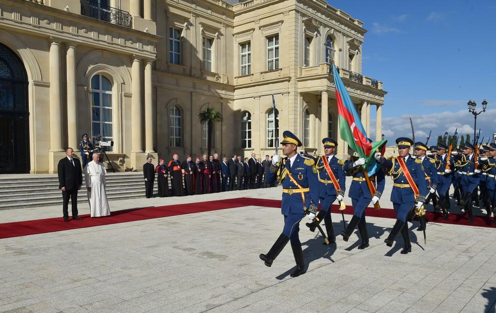 Состоялась церемония официальной встречи Папы Римского (ФОТО)