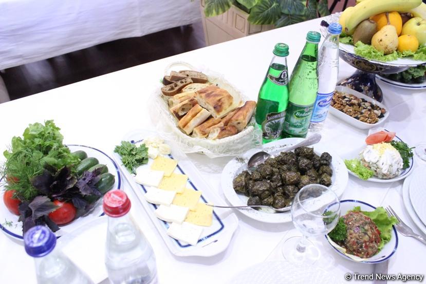 Азербайджанские блюда: Самый вкусный клип певицы Севды Яхъяевой и футболиста Руслана Абышова (ВИДЕО, ФОТО)