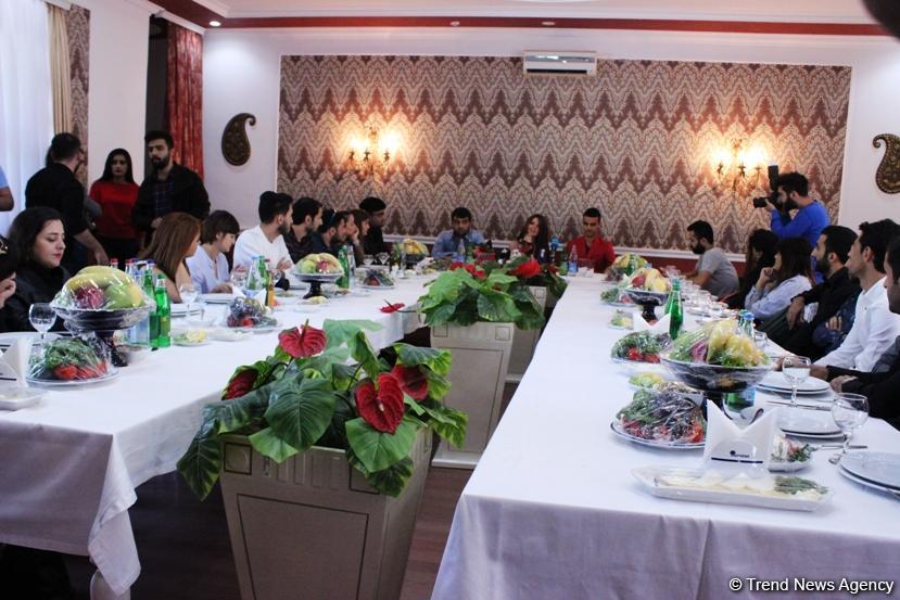 Азербайджанские блюда: Самый вкусный клип певицы Севды Яхъяевой и футболиста Руслана Абышова (ВИДЕО, ФОТО)