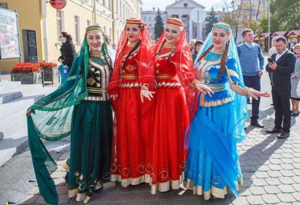 В Минске прошел красочный азербайджанский фестиваль "Праздник граната" (ВИДЕО, ФОТО)