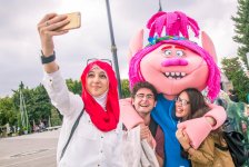 Герои Голливудских блокбастеров и мультфильмов на Бакинском бульваре (ФОТО)