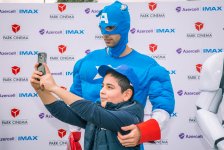 Герои Голливудских блокбастеров и мультфильмов на Бакинском бульваре (ФОТО)